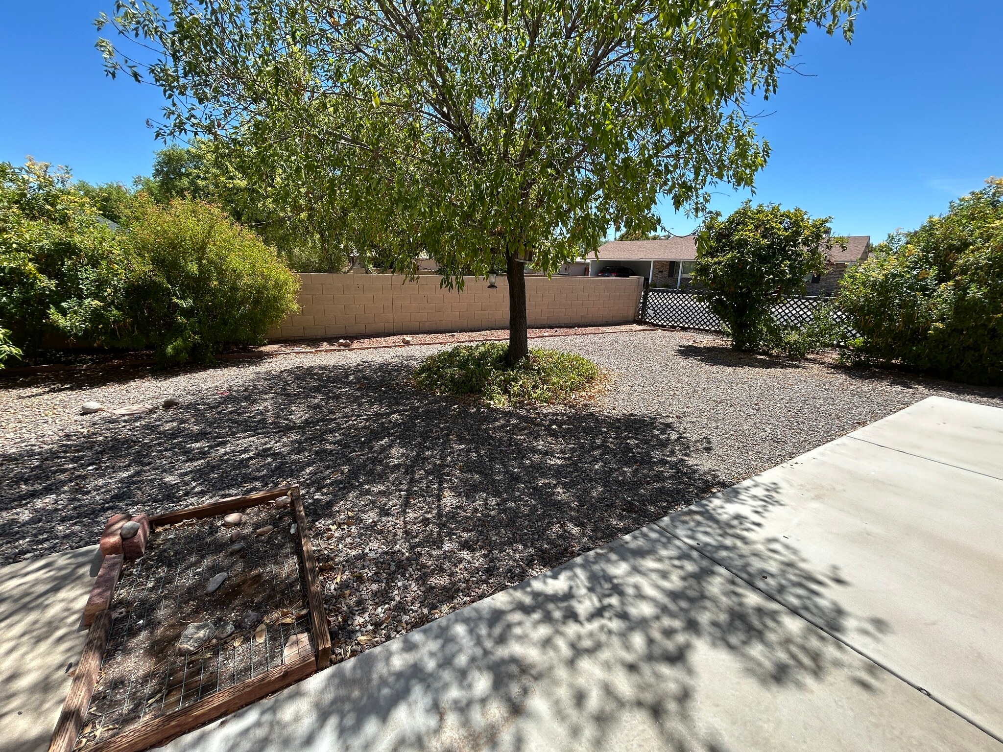 Building Photo - 10615 W Cheryl Dr