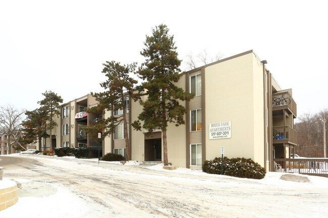 Primary Photo - River Park Apartments