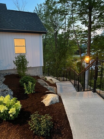 Building Photo - 404 Main St