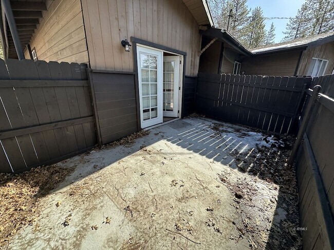 Building Photo - 25873 Cedar St