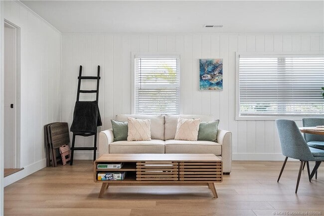 Building Photo - 901 E Madison Ave