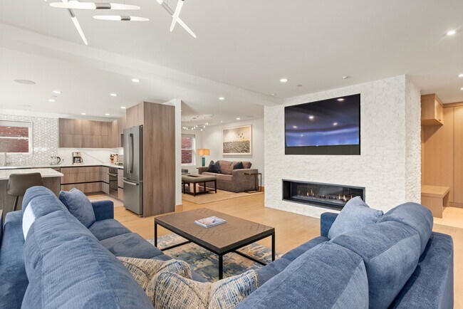 Building Photo - 447 E Cooper Ave