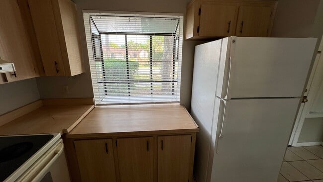 Building Photo - 112 Dahlia Village Cir