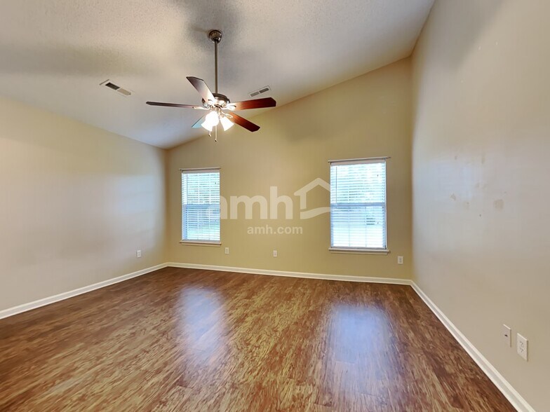 Building Photo - 108 Elbow Cir