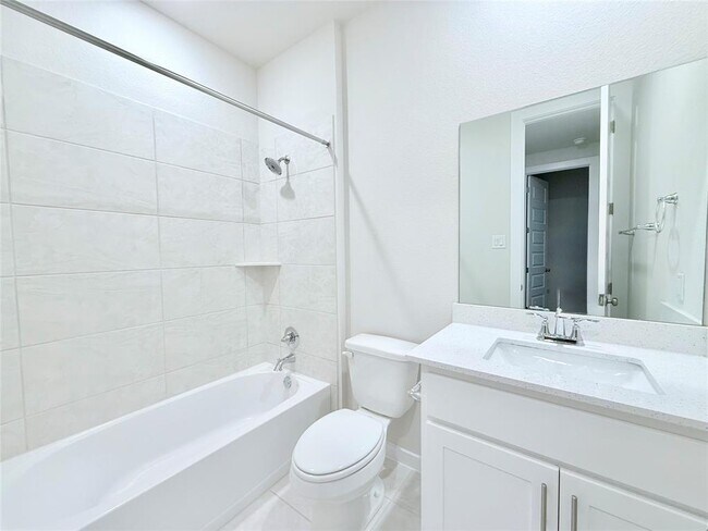 Building Photo - 133 Cintilar St