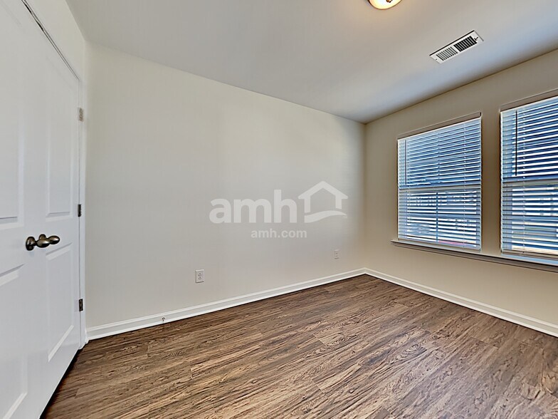 Building Photo - 1506 SanBorll Landing Dr