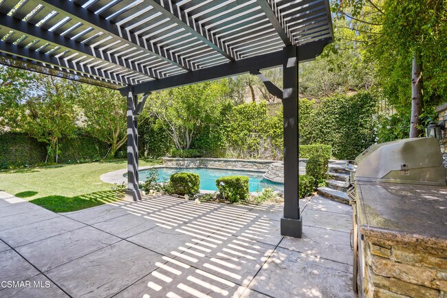 Building Photo - 6077 Mandeville Pl