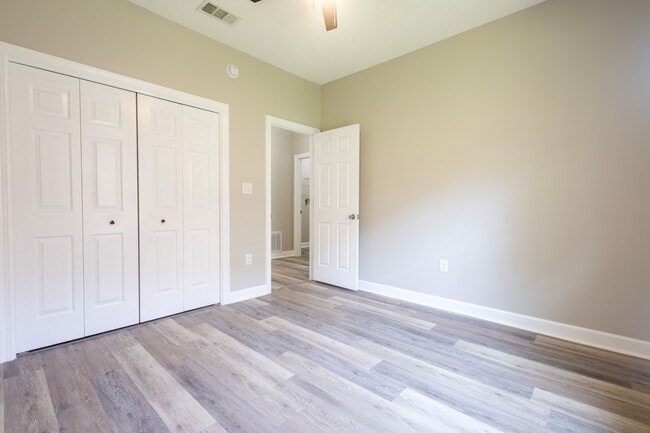 Building Photo - 5931 Hermitage Dr