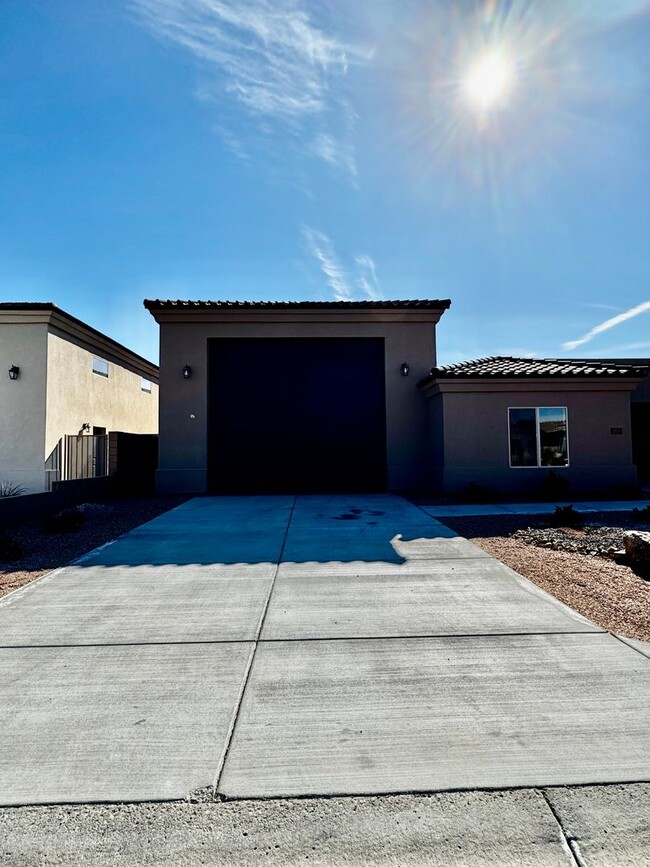 Building Photo - Very Clean Newer Mohave Valley Home