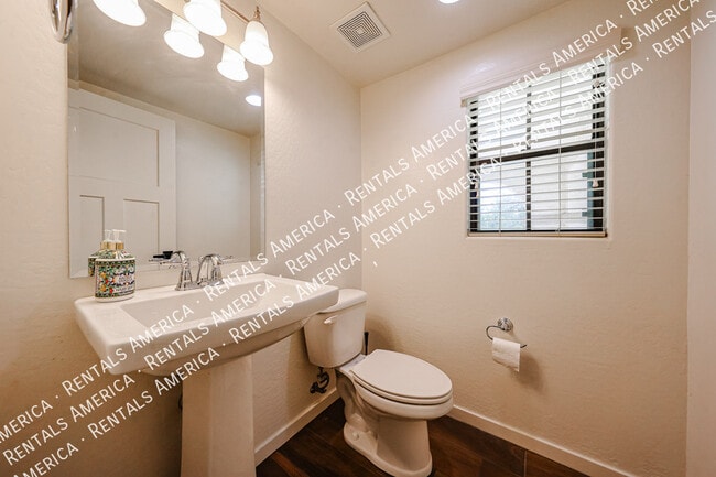 Building Photo - 10428 E Nopal Ave