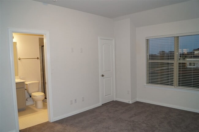 Building Photo - 2056 Meliana Dr