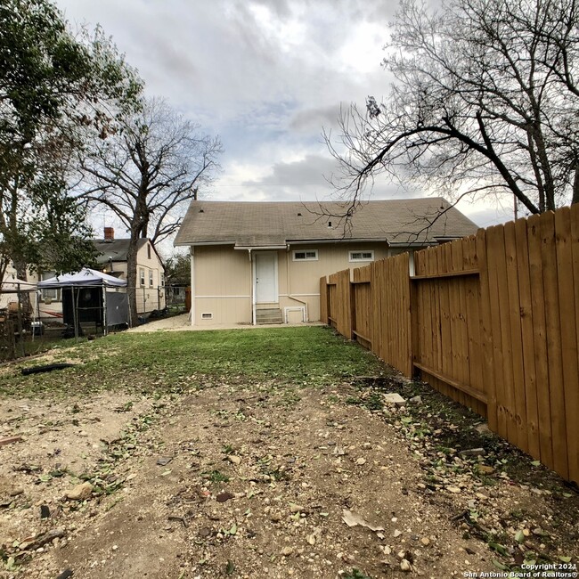 Building Photo - 411 Canton-