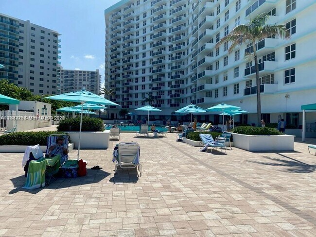 Building Photo - 3725 S Ocean Dr