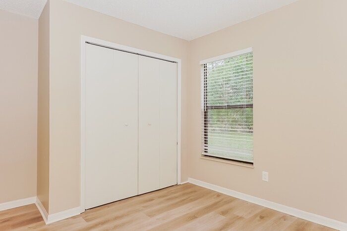 Building Photo - 2065 E Gloria Dr