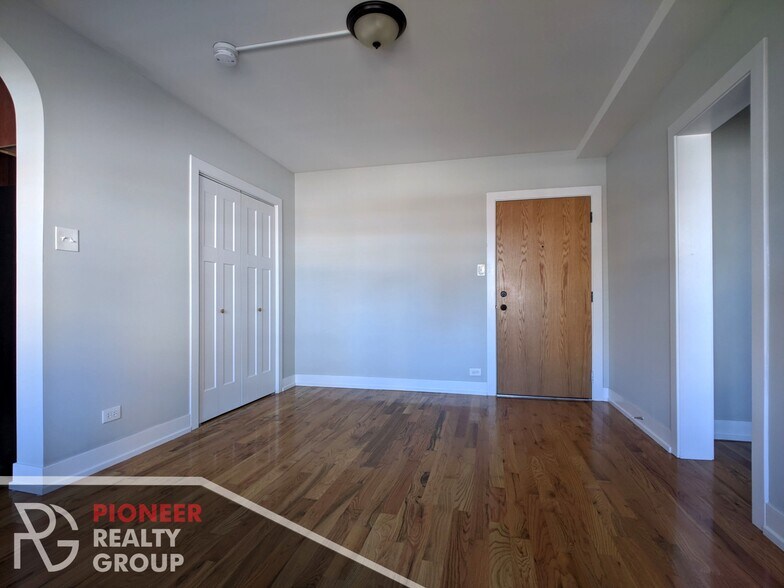 Building Photo - 556 W Arlington Pl