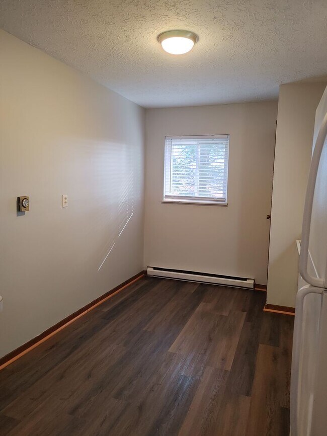 Building Photo - 512 9th Ave