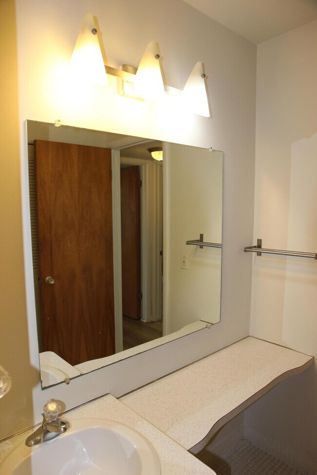 Building Photo - 1257 Island Dr