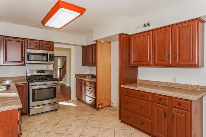 Building Photo - 2343 Ridgewood Rd