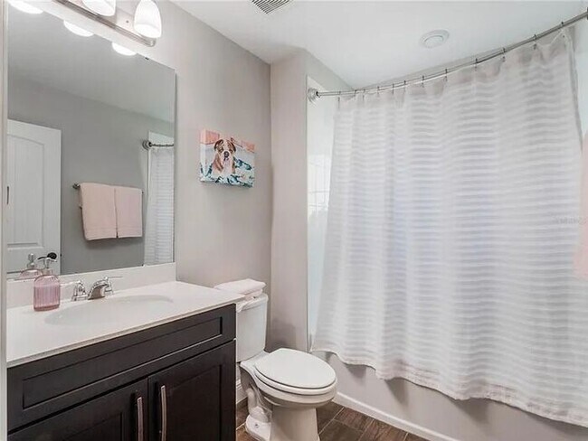 Building Photo - Stunning 5 bedroom home in Longwood