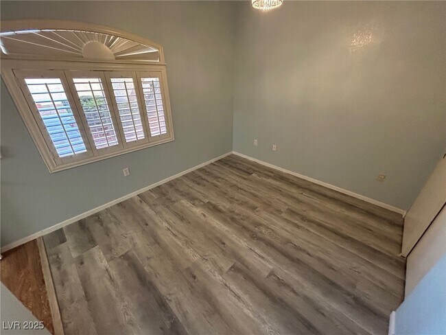 Building Photo - 5415 W Harmon Ave