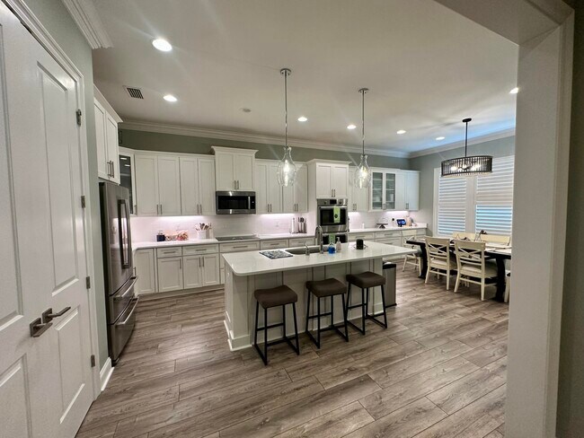 Building Photo - 613 Tulip Tree Way