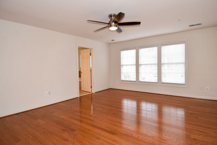 Building Photo - 7981 Vigne Ct