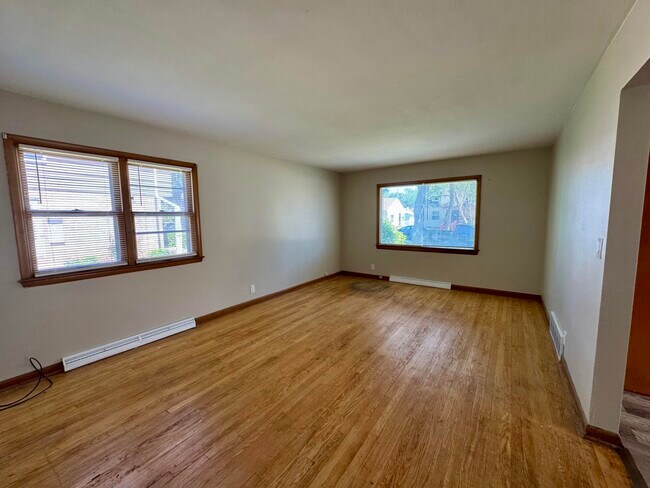 Building Photo - 5905 N 66th St
