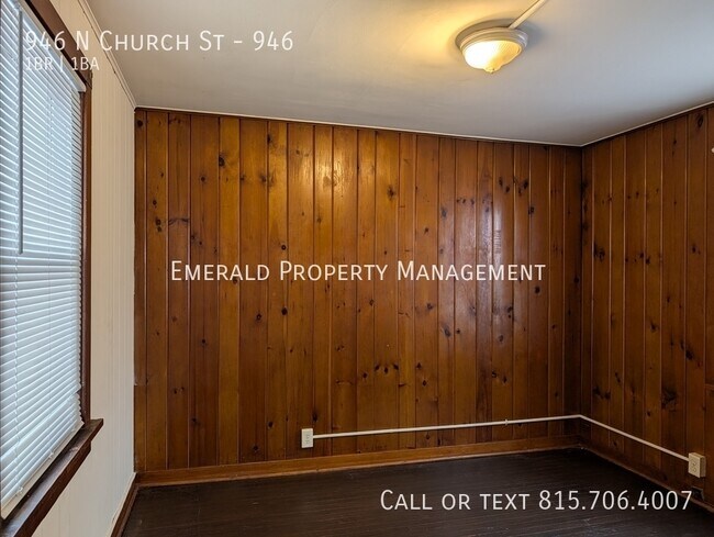 Building Photo - 946 N Church St