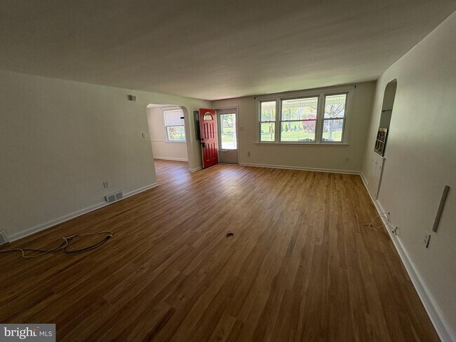 Building Photo - 2515 Woodleigh Rd