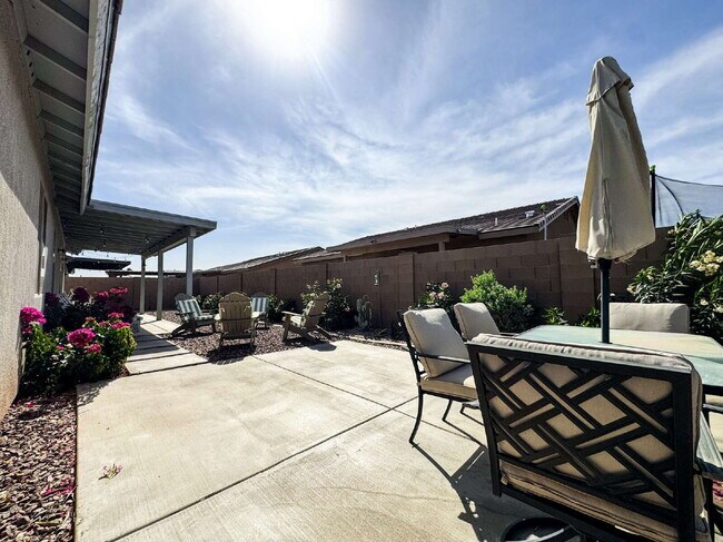 Building Photo - "Spacious 4-Bedroom, 2-Bathroom home in Prime Yuma!"