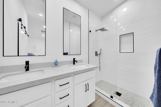 Building Photo - 3034 N 39th St