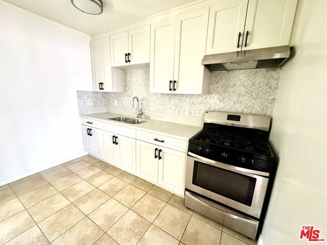 Building Photo - 3713 Selby Ave