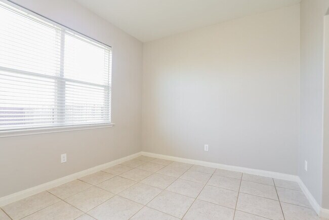 Building Photo - 13041 Tobin Dr