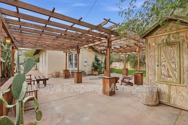 Building Photo - 718 W Roosevelt St