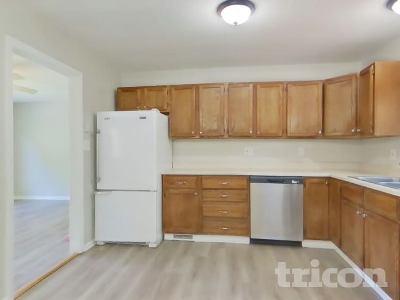 Building Photo - 9119 Memory Trail