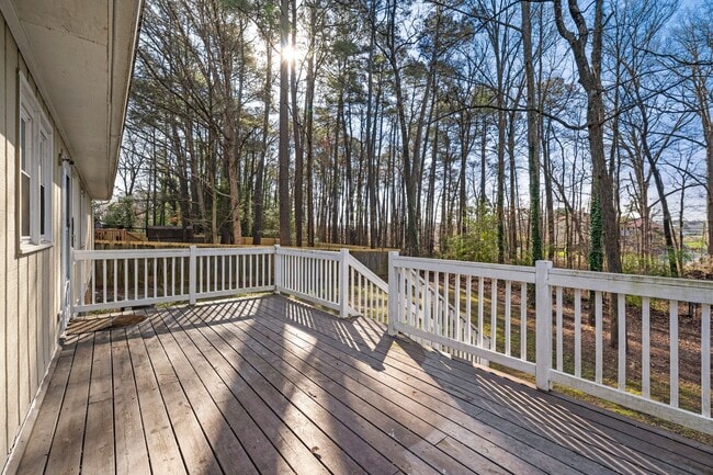 Building Photo - Just right 3 bedroom, 2 bath ranch with hardwoods and fenced yard!