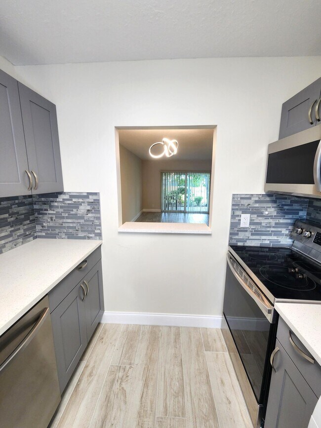 Building Photo - 8836 Belle Aire Dr