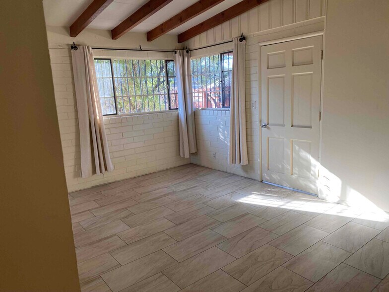 Building Photo - 732 E Waverly St