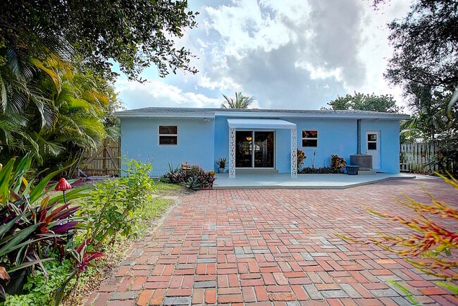Building Photo - 1679 Pleasant Dr
