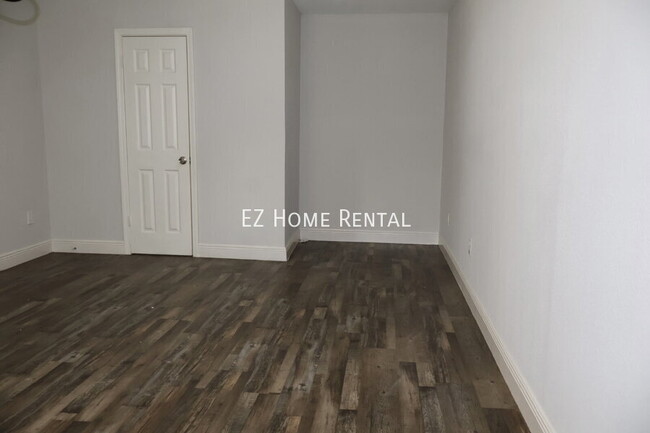 Building Photo - Welcome Home to a updated 2-Bedroom, 1.5-B...