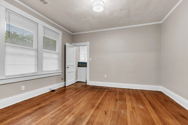 Building Photo - 342 N Claybrook St