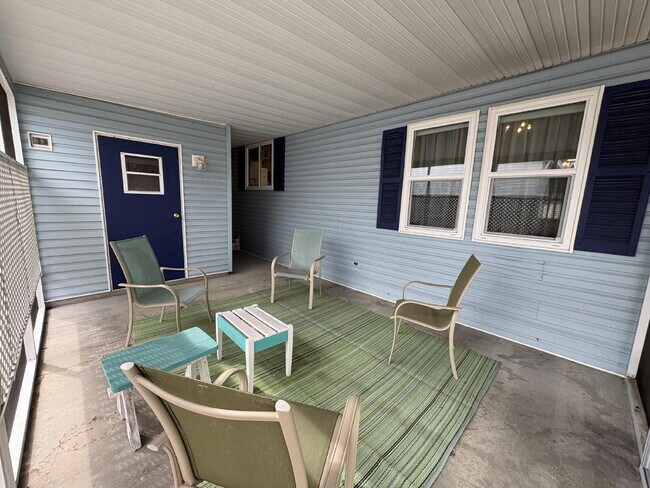 Building Photo - charming 3-bed, 2-bath home is located in the highly desired Strawberry Crest 55+ community