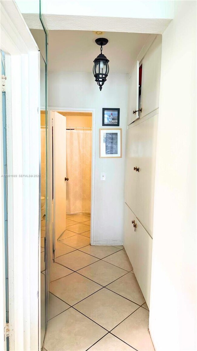 Building Photo - 1880 S Treasure Dr