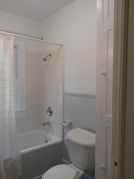 Bathroom - 6036 N College Ave