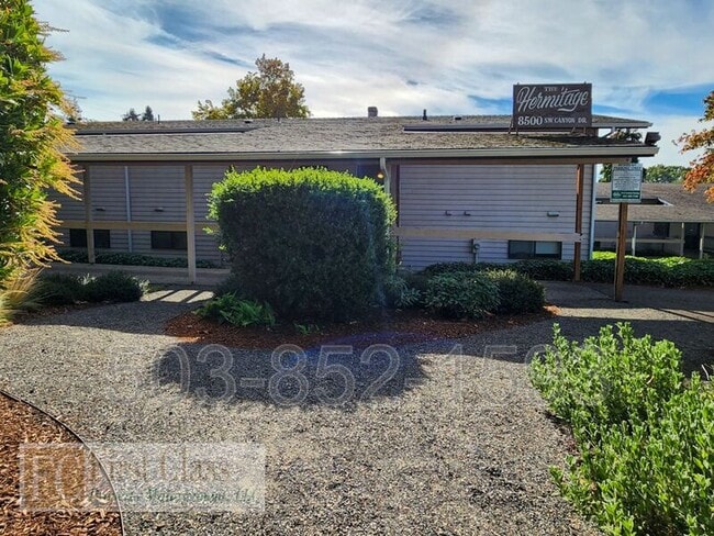 Building Photo - 8500 SW Canyon Dr