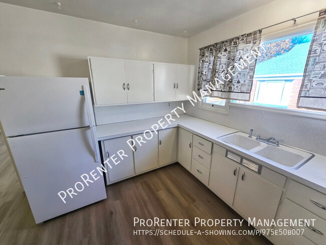 Building Photo - 2338 Van Buren Ave