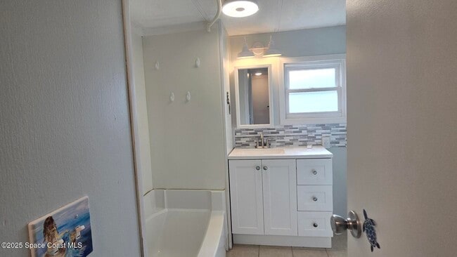 Building Photo - 135 Blue Lake Pl