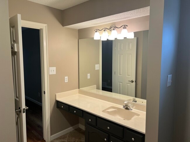Building Photo - 370 Goldfinch Cove