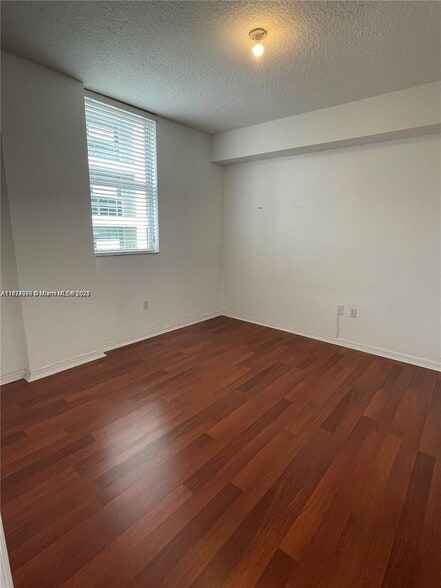 Building Photo - 115 SW 11th St