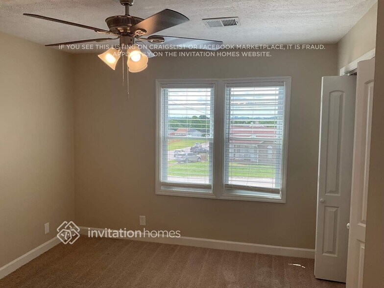 Building Photo - 302 Nesbitt Ln